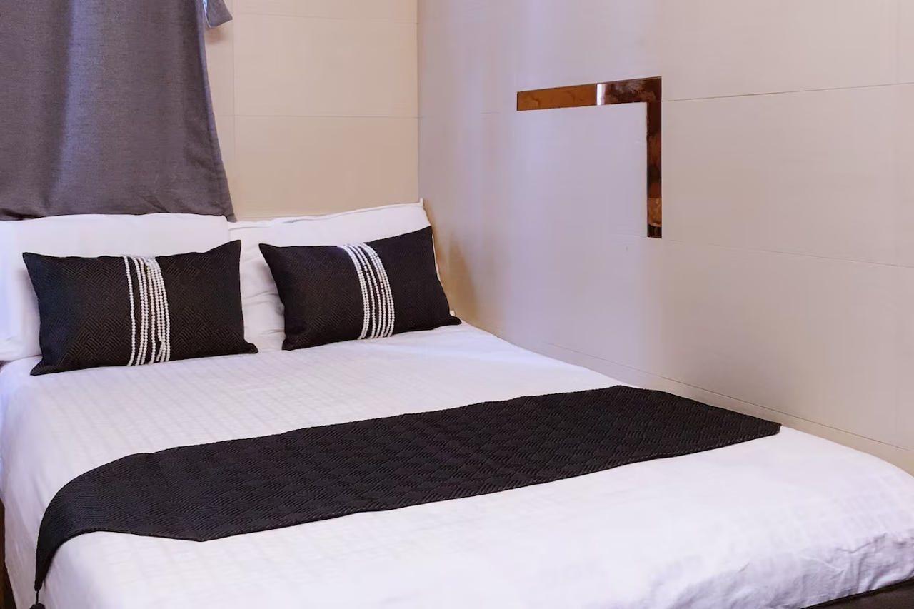 Osaka Hostel Гонконг Экстерьер фото