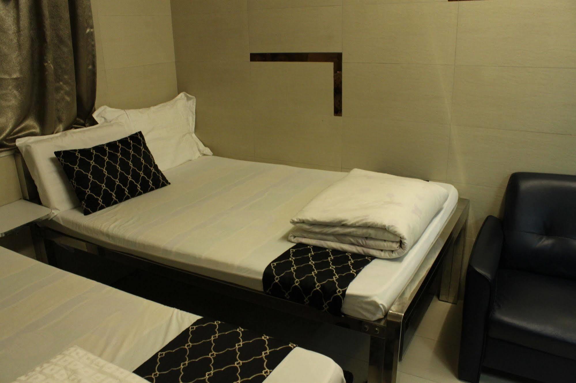 Osaka Hostel Гонконг Экстерьер фото