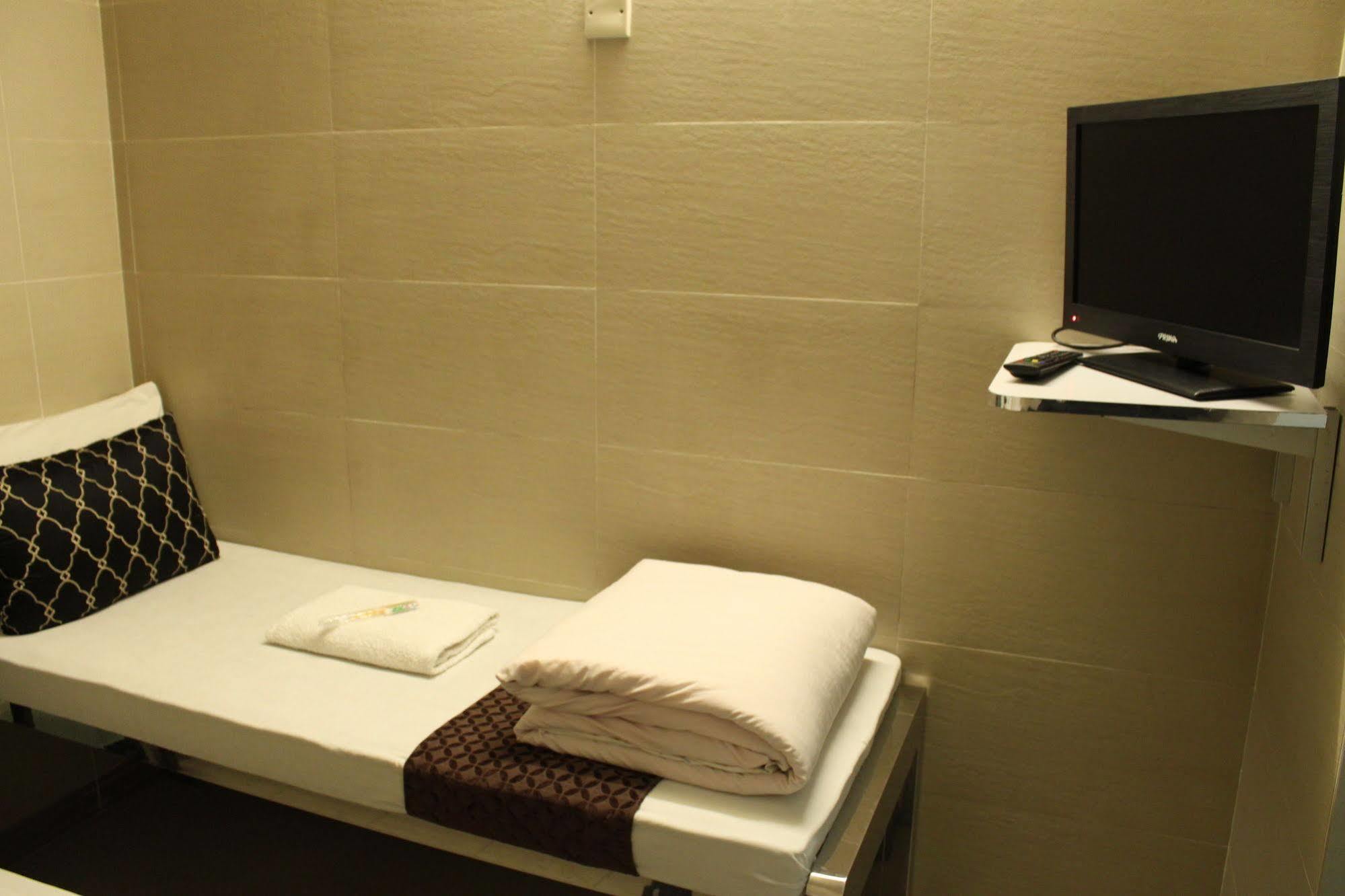 Osaka Hostel Гонконг Экстерьер фото